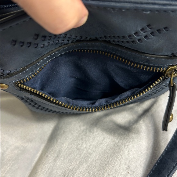 Black Rivet Navy Leather Crossbody Bag - Picture 4 of 6